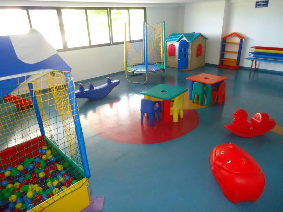 Golden Apto 4 - Cond Beira Mar, 3 Dorm, 2 Suites, Ar-cond, Wi-fi, 2 Garagens, Piscina Guarujá