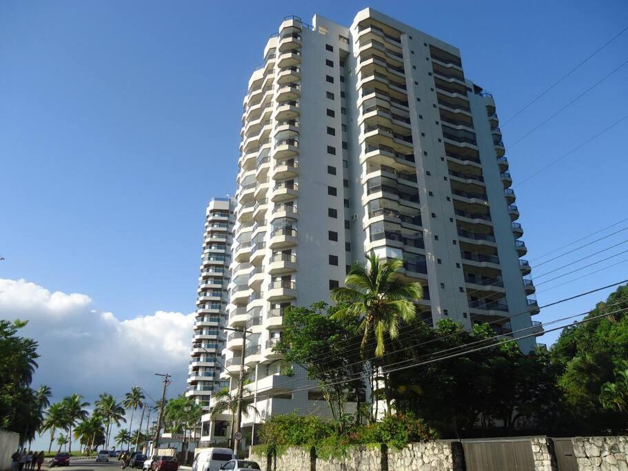 Apartamento Golden Apto 4 - Cond Beira Mar, 3 Dorm, 2 Suites, Ar-cond, Wi-fi, 2 Garagens, Piscina *